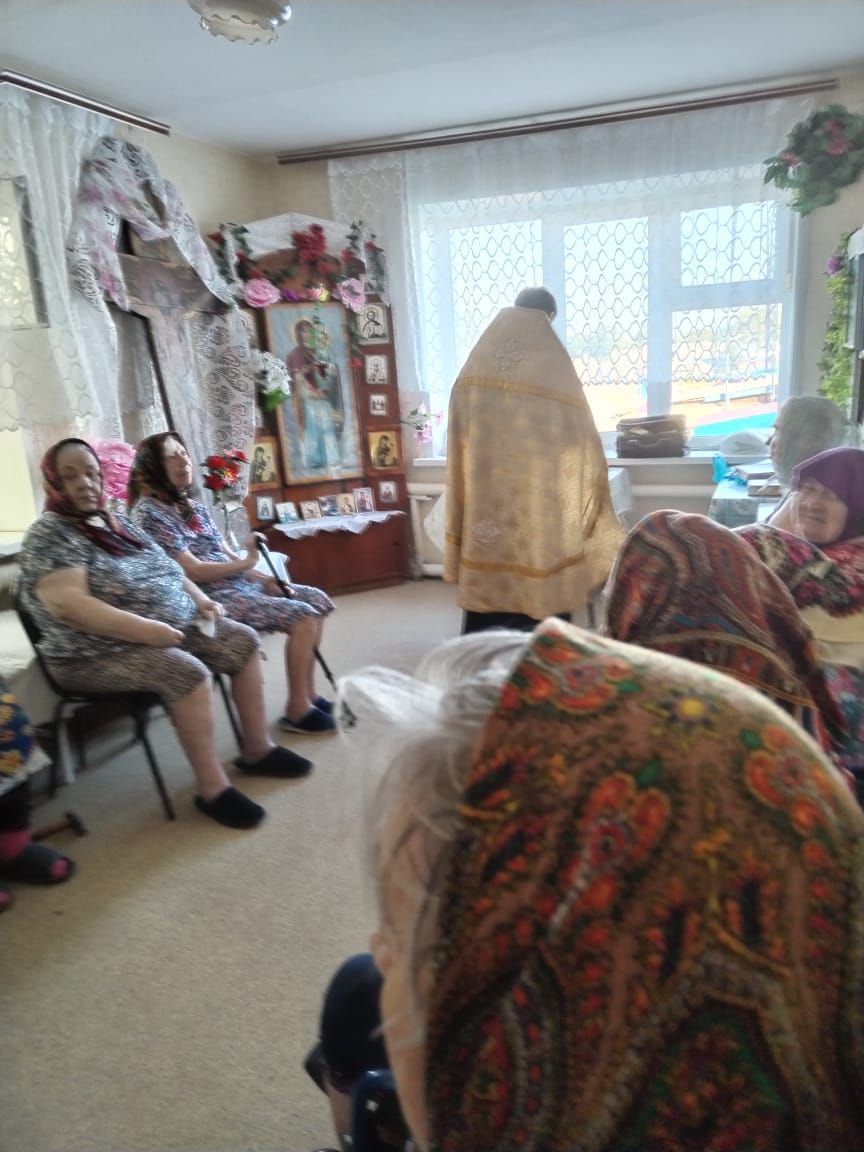 «Священнослужитель посетил Октябрьский дом-интернат для престарелых и инвалидов»